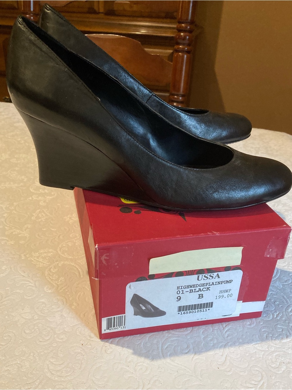 NIB Vaneli USSA Black Leather High Wedge Plain Pump 9 B